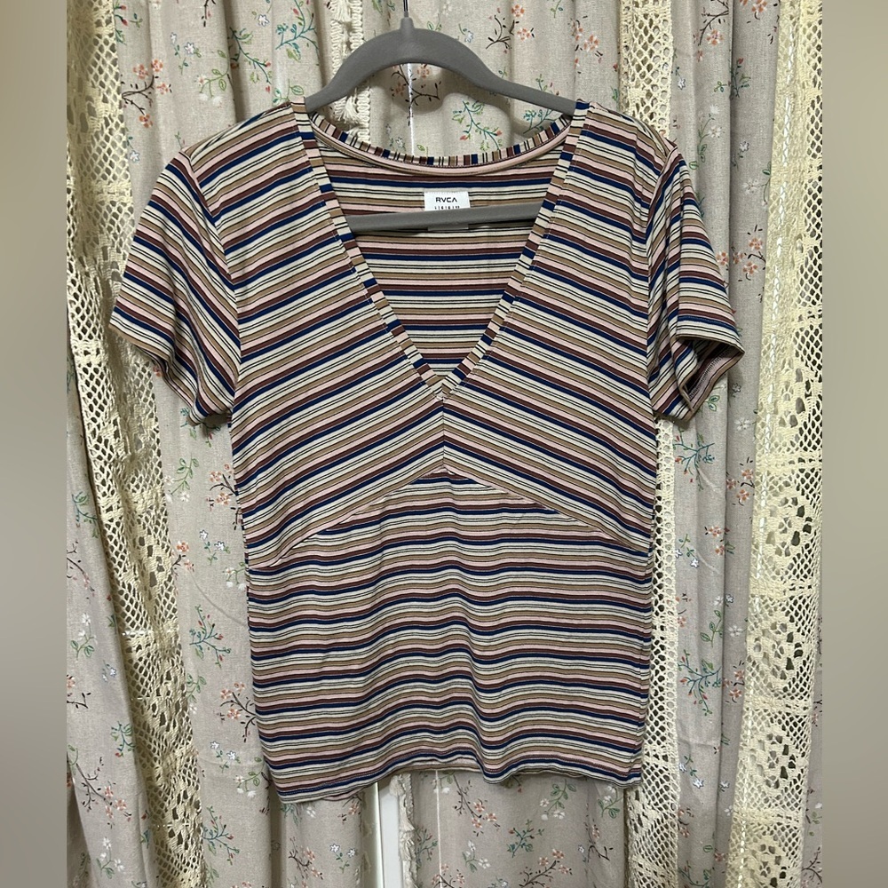 3/$30 RVCA Mariner’s V-neck Striped Top Size Large (12)‎
